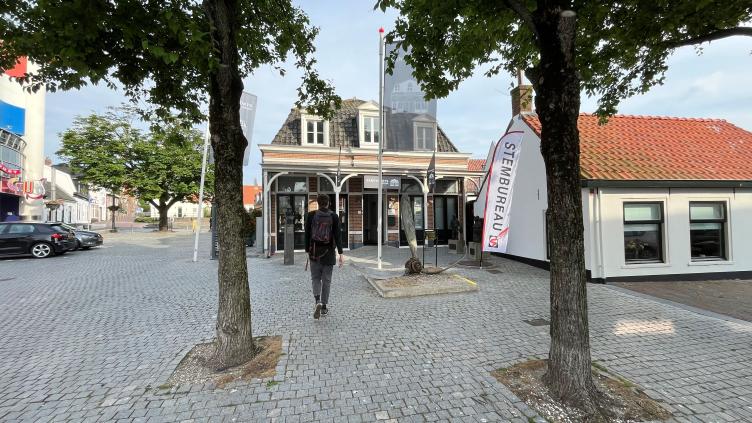 Gasthuisplein met het voormalig Zandvoorts Museum als stemlocatie