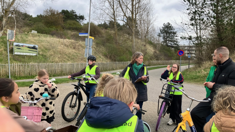Kinderen onderzoeken de verkeersveiligheid