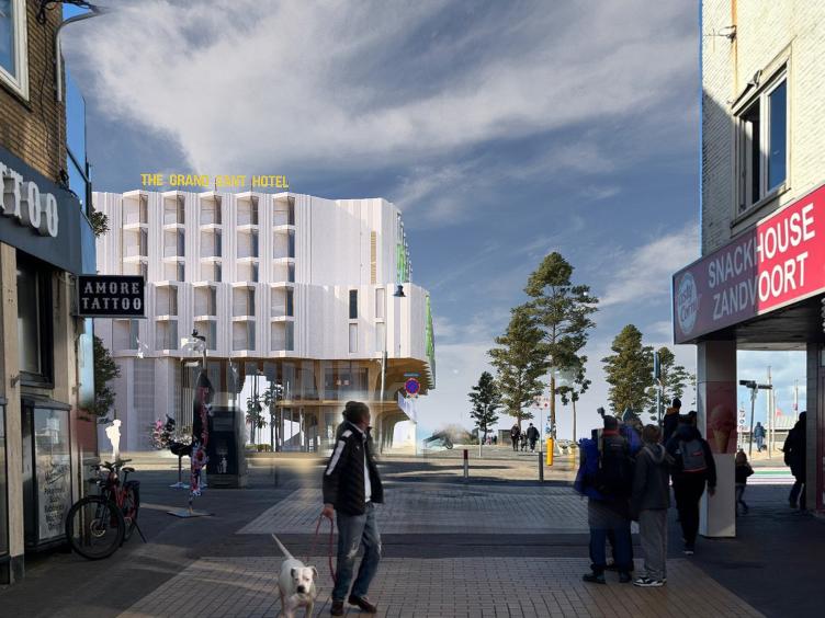 Impressie van hoe het Badhuisplein er straks uit ziet vanuit de Kerkstraat. Links het nieuwe hotel, rechts bomen en een doorkijk naar zee.