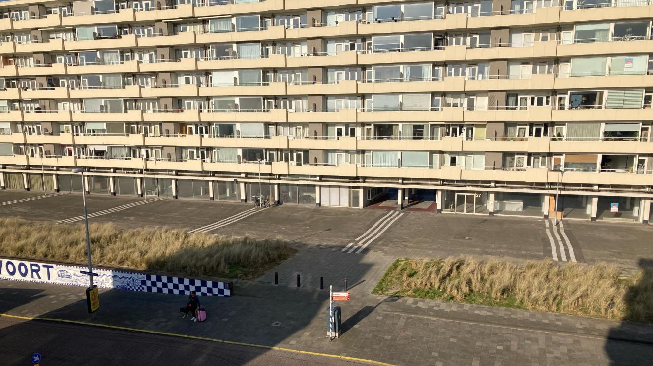 Plek van de tijdelijke fietsenstalling aan de Burgemeester Engelbertsstraat.