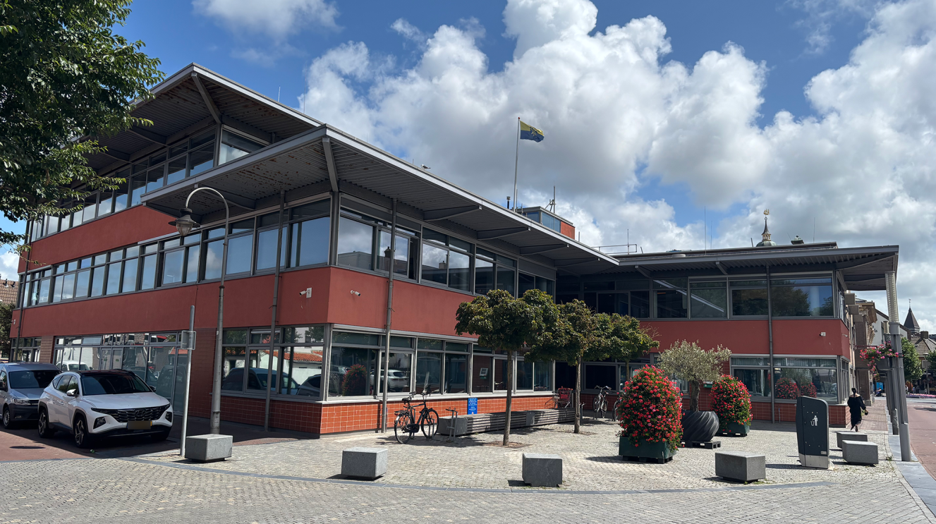Het nieuwe deel van het raadhuis