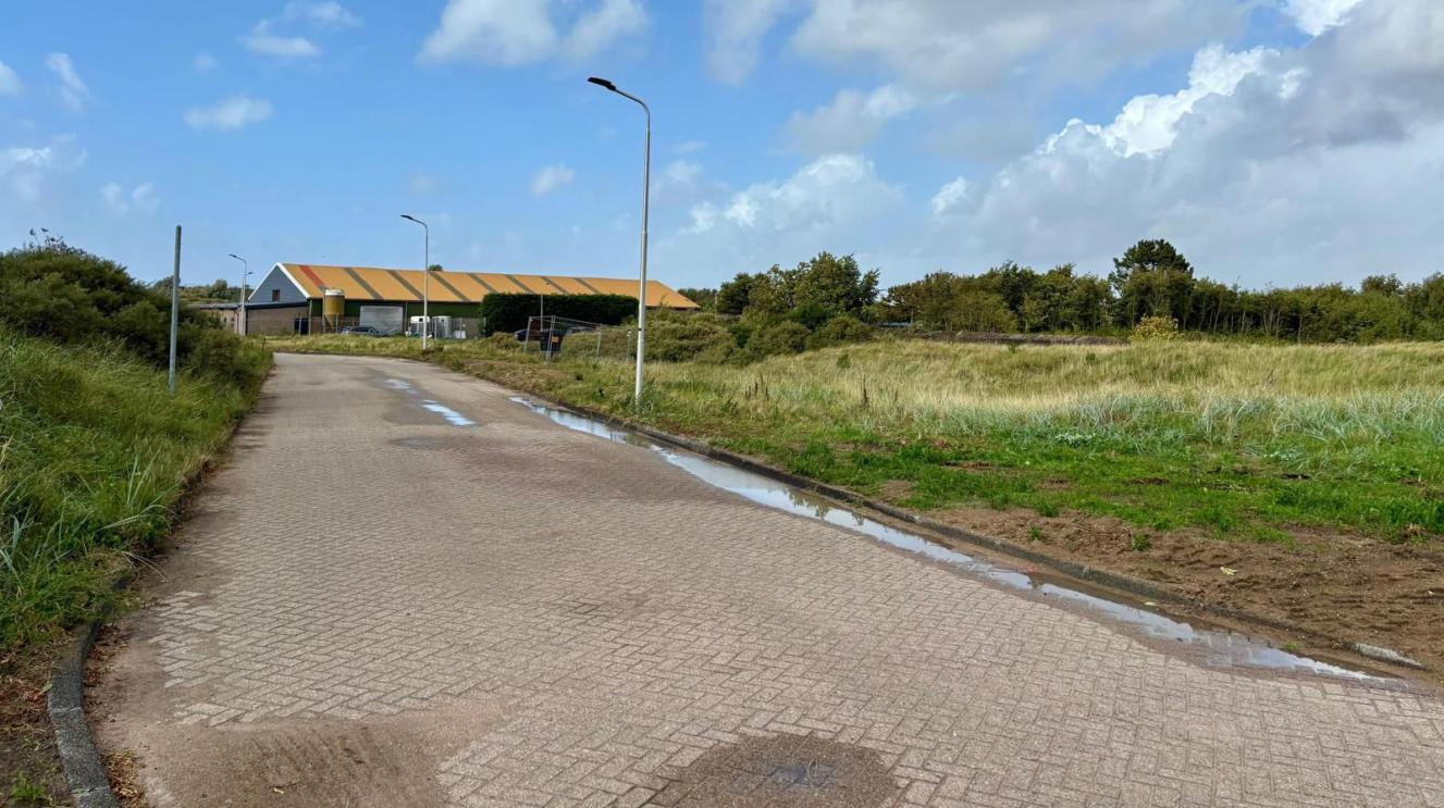 De plek aan de Keesomstraat waar we de tijdelijke woonunits willen bouwen.