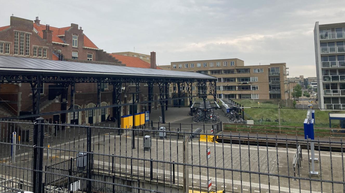 Station van Zandvoort met fietsenstalling