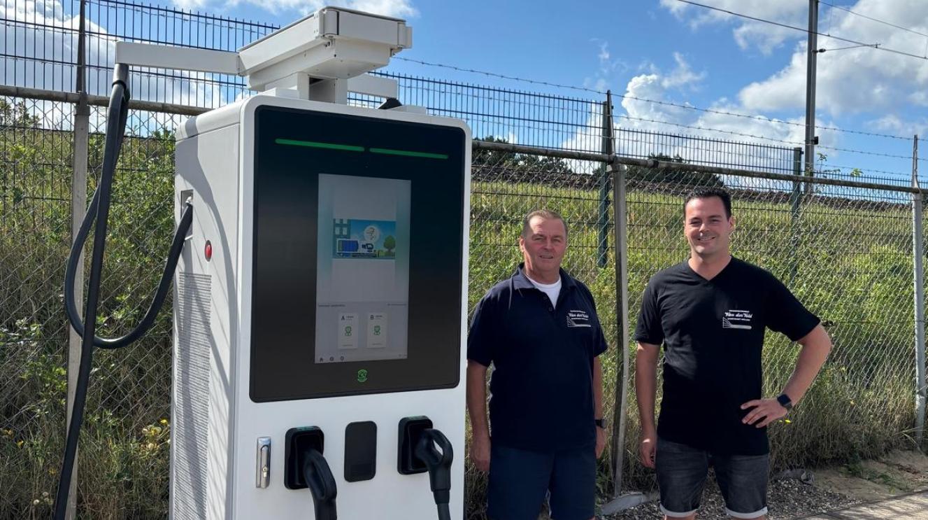 Van der Veld Transportbedrijf bij hun laadpaal