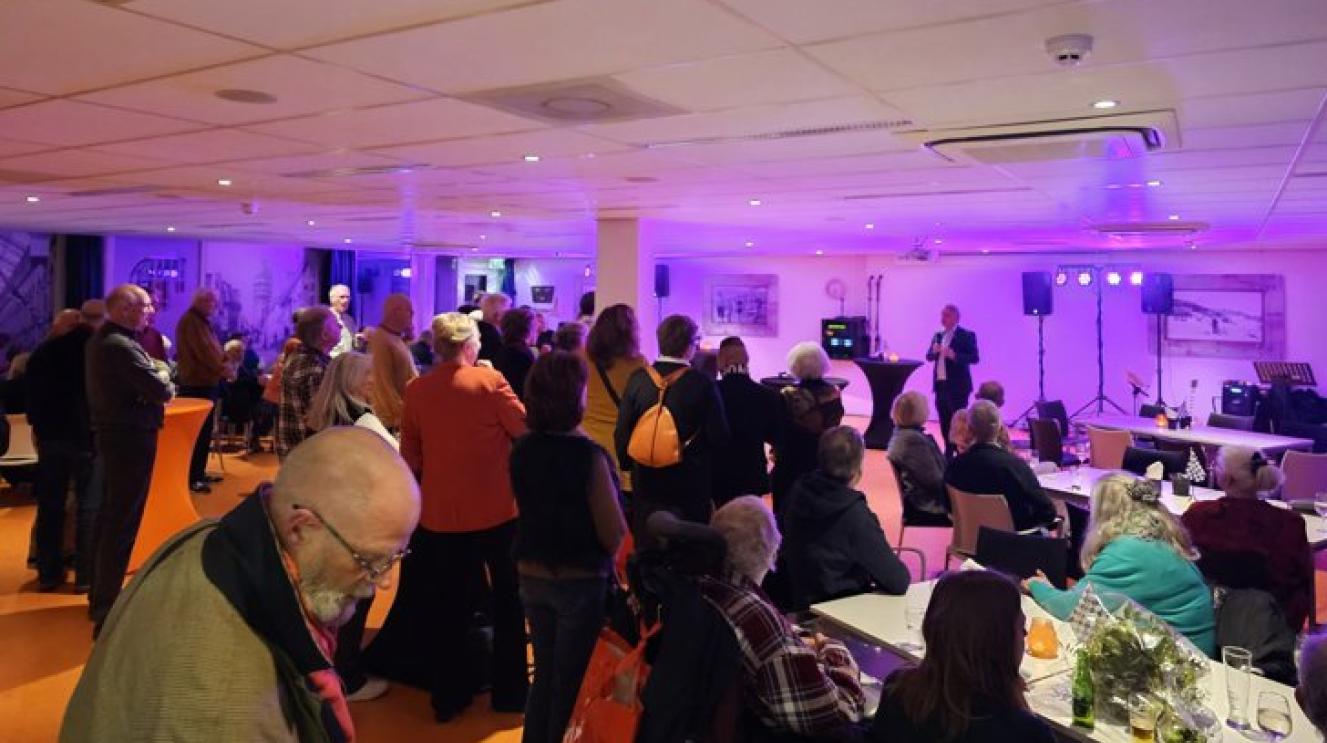 Een groep mensen tijdens een eerder feest voor vrijwilligers