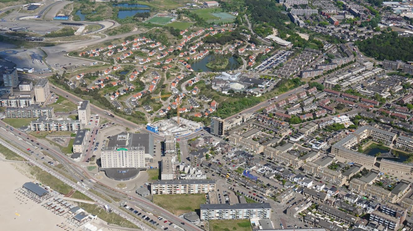 luchtfoto van de Van Lennepweg in Zandvoort