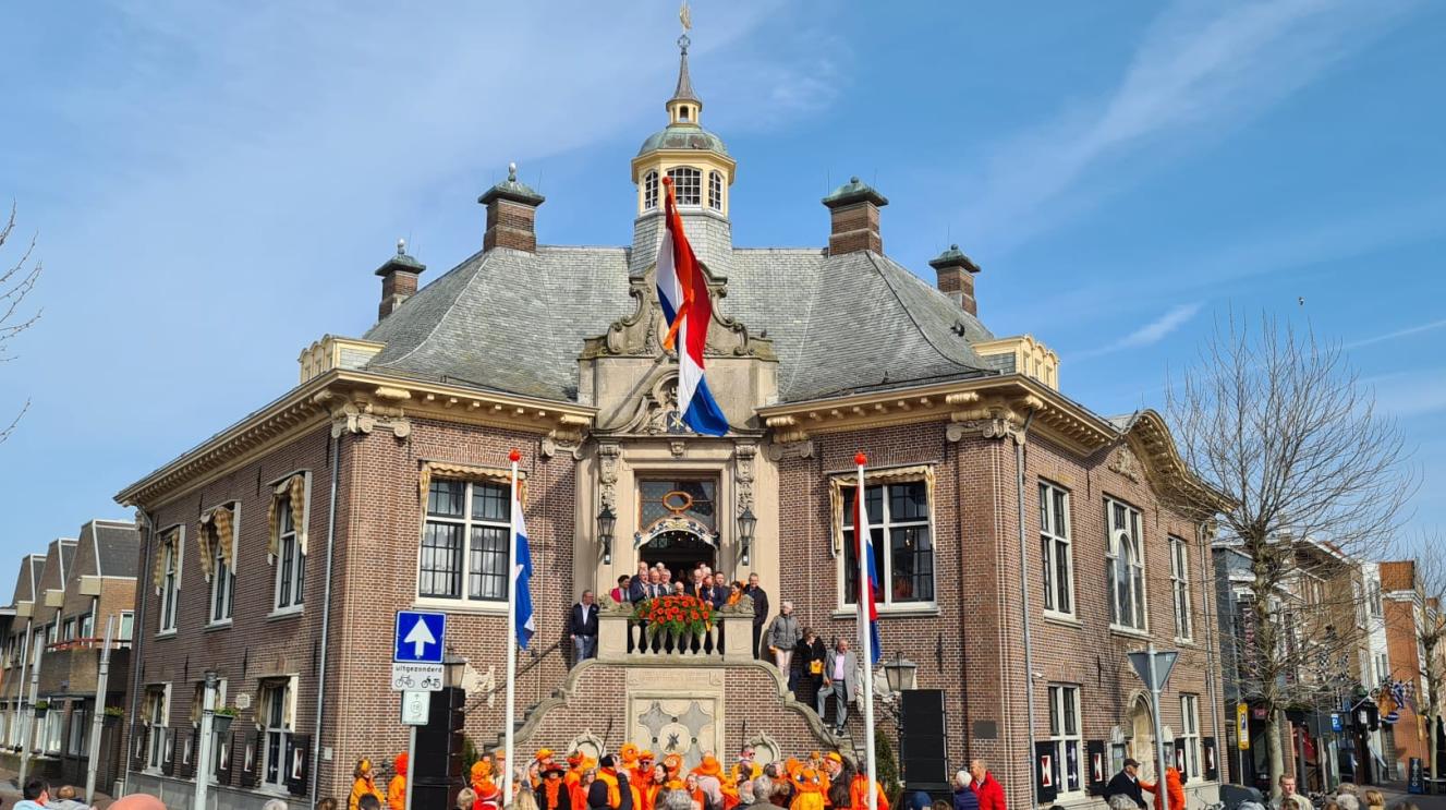 Het raadhuis op Koningsdag