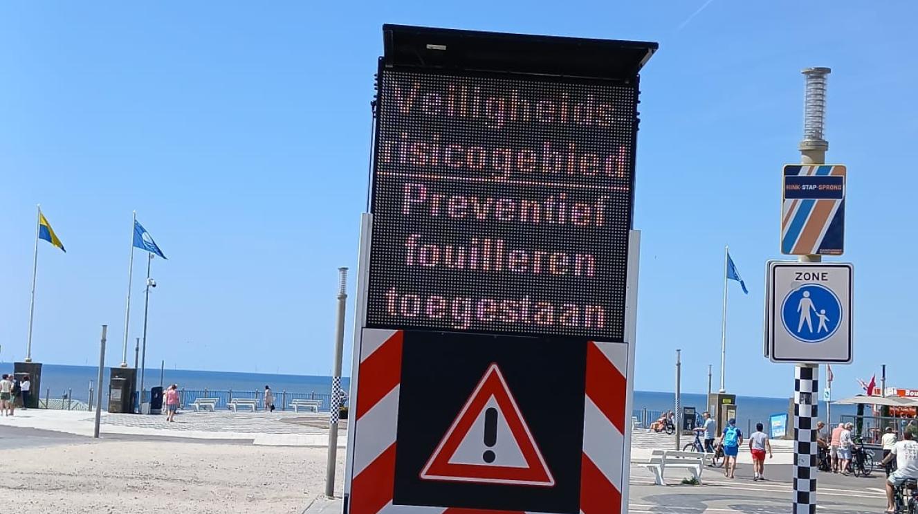 informatief verkeersbord over veiligheid in Zandvoort