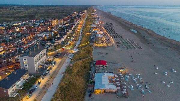 Strand in de avond