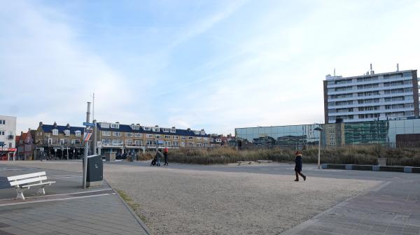 Het Badhuisplein, kijkend richting het voormalige Holland Casino